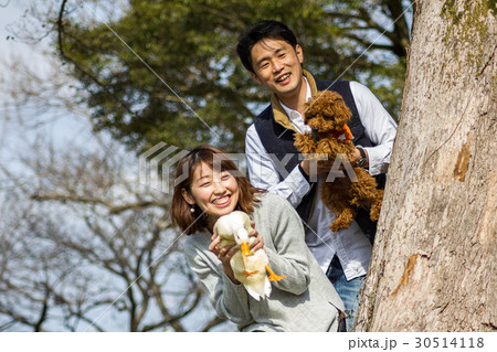 若いカップル2人 若いカップル2人 30514118
