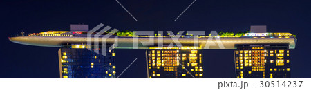 Marina bay sands in Singapore at night. Marina bay sands in Singapore at night. 30514237