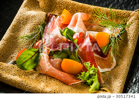 ガレット そば粉のクレープ galette (crepes made with buckwheat) ガレット そば粉のクレープ galette (crepes made with buckwheat) 30517341