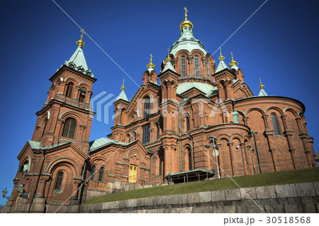 Uspenski Cathedral in sunshine in the Finnish capi 30518568
