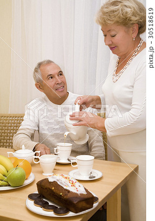 Elderly couple have a breakfast 30518619