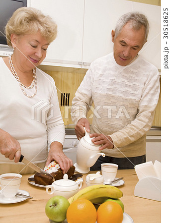 Elderly couple have a breakfast 30518625