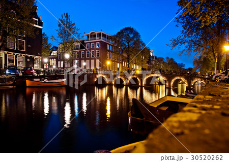 Night shot of canal of Amsterdam 30520262