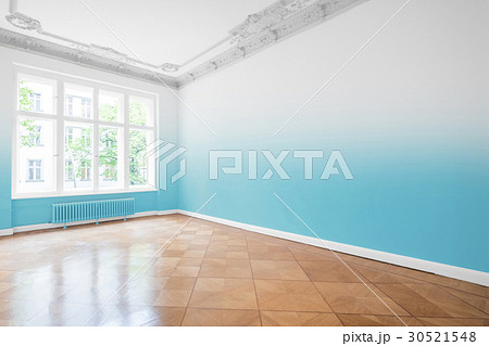 empty room, wooden floor in new apartment 30521548