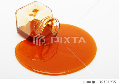 Honey spill from a glass jar 30521935
