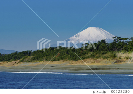 大磯照ヶ崎海岸と富士山 30522280