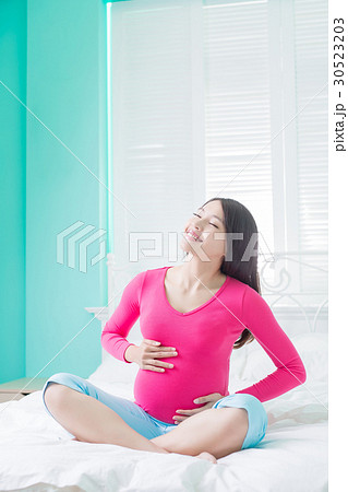 beauty pregnancy woman 30523203