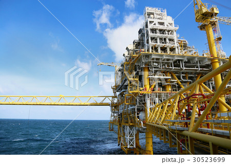 Offshore construction platform for production oil  30523699