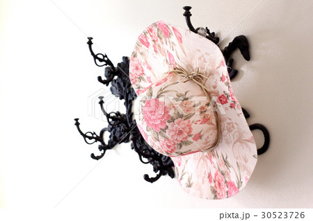 vintage woman straw hat 30523726
