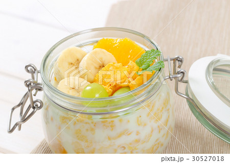 corn flakes with milk and fresh fruit 30527018