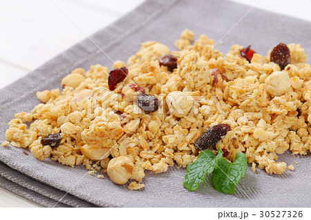 granola with hazelnuts, raisins and cranberries 30527326