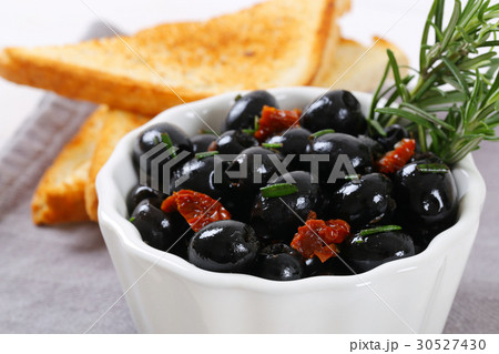 black olives with dried tomatoes and toasts 30527430