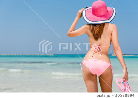 Hot beautiful woman in sunhat and bikini standing Hot beautiful woman in sunhat and bikini standing 30528994