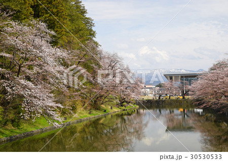 米沢城址の堀と上杉博物館 30530533