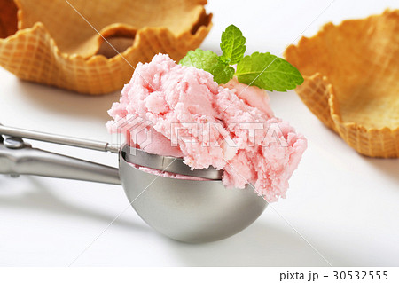 scoop of strawberry ice cream 30532555