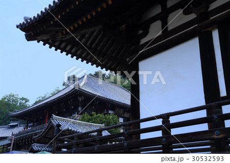 法華堂(三月堂)付近から見た二月堂 30532593