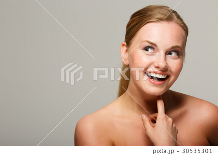 Young woman with bare shoulders Young woman with bare shoulders 30535301