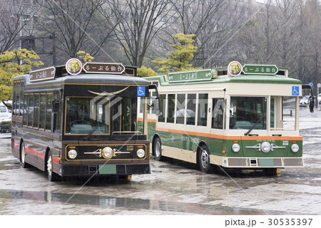 2017年導入るーぷる仙台「政宗公生誕450年記念号」伊達政宗の兜の前立である弦月が特徴の新型車両 30535397