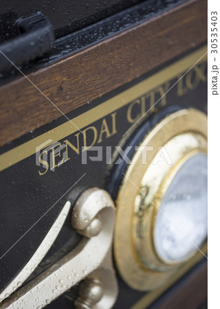 2017年導入るーぷる仙台「政宗公生誕450年記念号」伊達政宗の兜の前立である弦月が特徴の新型車両 30535403