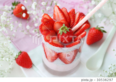 チアシードプディング いちご チアシードプディング いちご 30536297