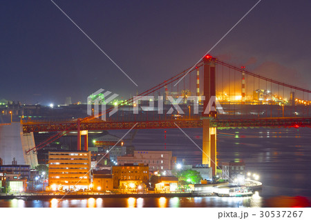 北九州工業地帯と若戸大橋の夜景 30537267
