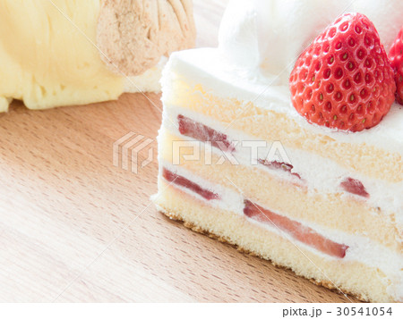 イチゴのショートケーキ 30541054