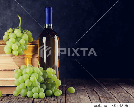 White wine and grapes 30542069