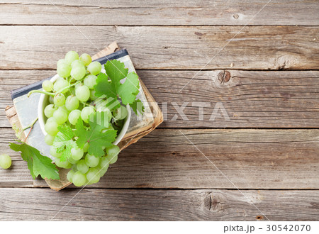 White grape 30542070