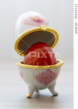 Easter egg from onyx in a box 30542712