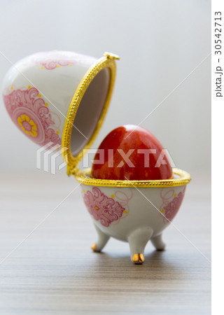 Easter egg from onyx in a box 30542713