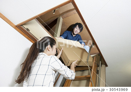 屋根裏部屋 屋根裏収納 屋根裏部屋 屋根裏収納 30543969