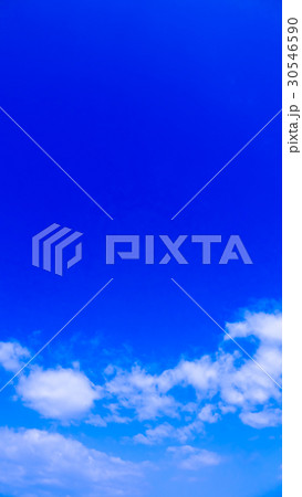 5月の空と雲（縦） 30546590