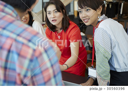 Businesswoman training about business project 30560396