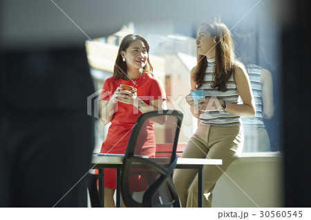 Two businesswomen enjoy teatime together 30560545