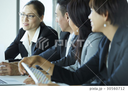 a portrait of a meeting at an office 30560712