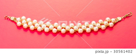 Wristband with white beads 30561402