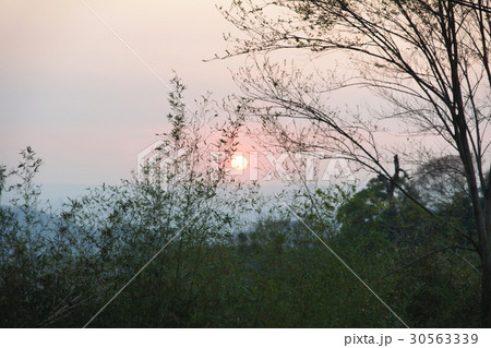 夕焼け雲 夕焼雲 夕日 30563339