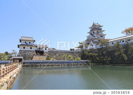 西から見る今治城天守閣と山里櫓 西から見る今治城天守閣と山里櫓 30563859