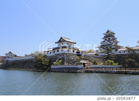 西から見る今治城天守閣と山里櫓、武具櫓 30563877