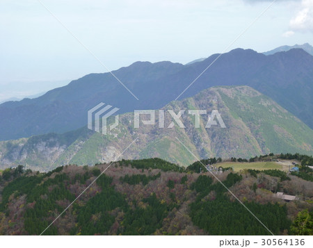 石鎚山リフト乗り場付近展望台から見た景色 30564136