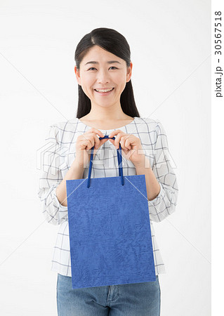 ショッピング中の女性 30567518