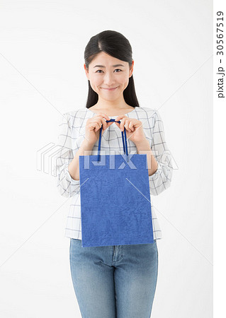 ショッピング中の女性 30567519