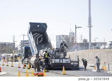 道路工事　アスファルトフィニッシャー 30567849
