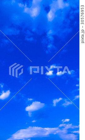 5月の空と雲(縦) 5月の空と雲(縦) 30576953