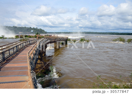 アルゼンチン　イグアスの滝 30577847