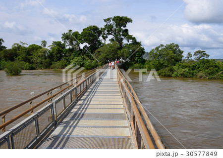 アルゼンチン　イグアスの滝 30577849