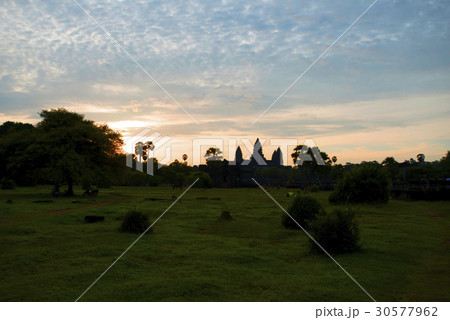 カンボジア アンコールワット遺跡 朝焼け カンボジア アンコールワット遺跡 朝焼け 30577962