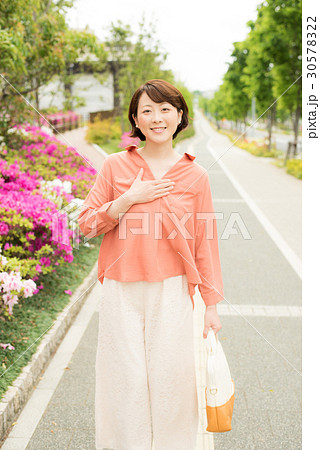 ビジネスウーマン　不動産 30578322