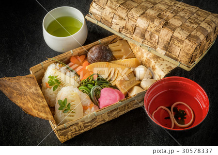 お弁当　Lunch box of a bamboo shoot and rice ball 30578337
