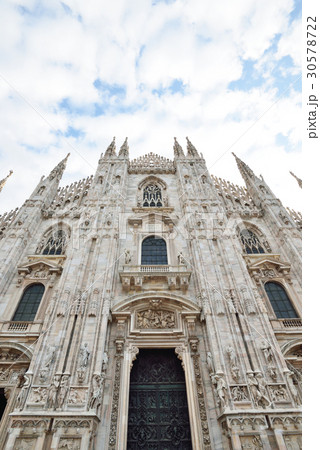 イタリア　ミラノ　スカラ座 30578722